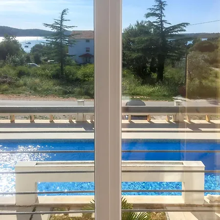 Ewa 2 - Mpolo 아파트